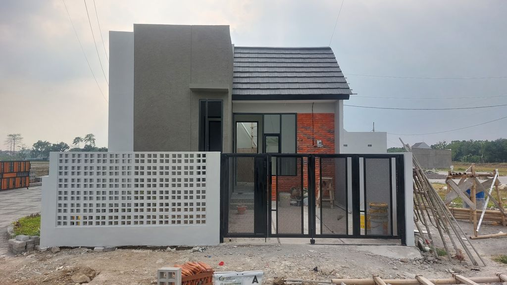 foto tampak rumah tipe MAGENTA perumahan Casa Primera Plumbungan
