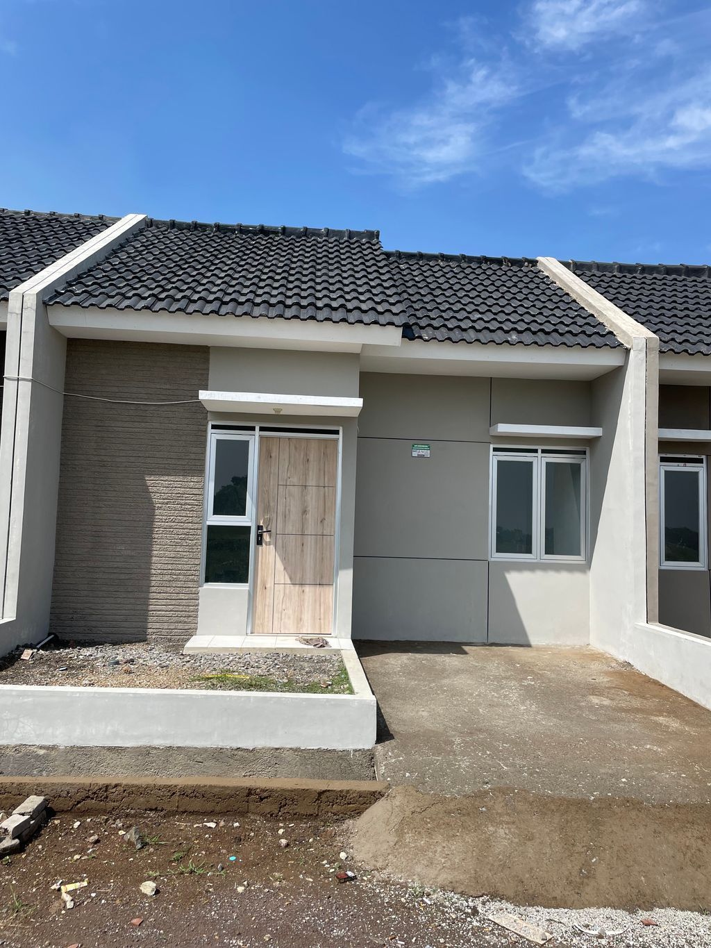 foto tampak rumah tipe 30/60 perumahan Burgundy Regency