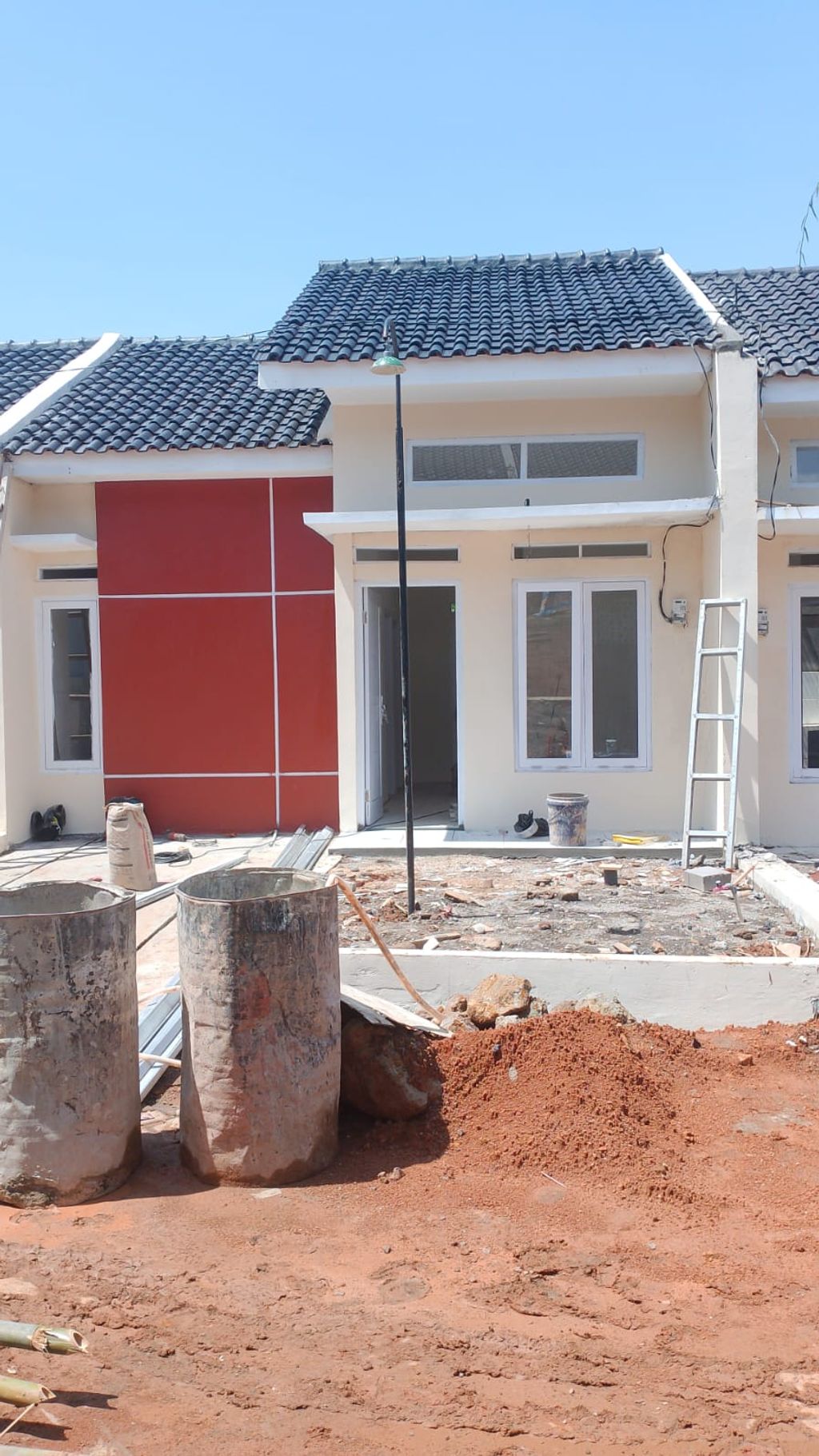 foto tampak rumah tipe Blok E13 perumahan Puri Majenang