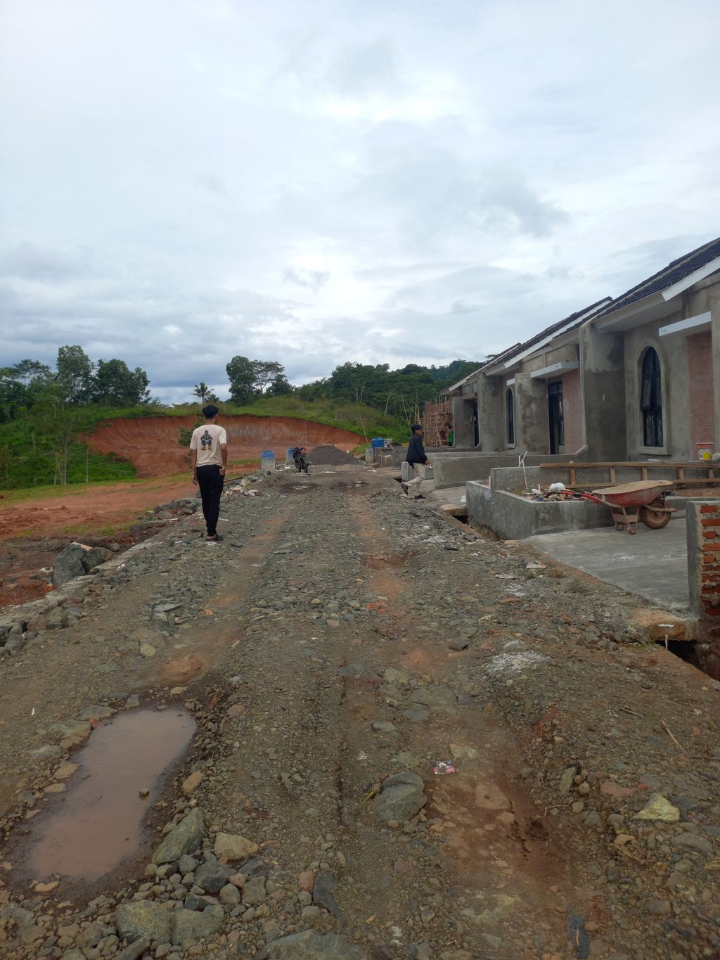 foto posisi tengah perumahan Royal Village