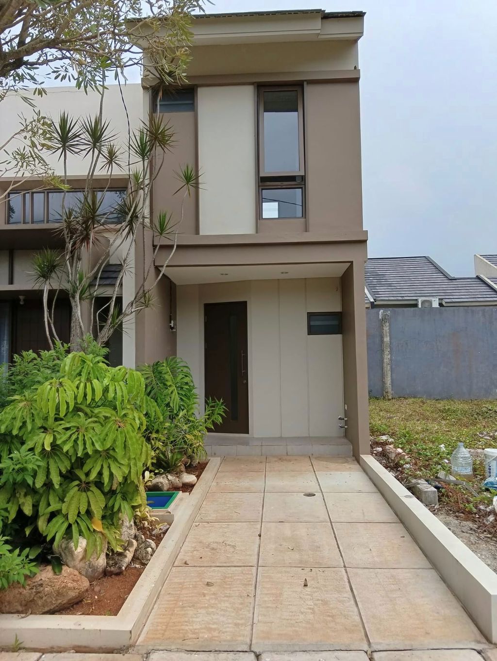 foto tampak rumah tipe Momo perumahan SPRINGHILL YUME LAGOON