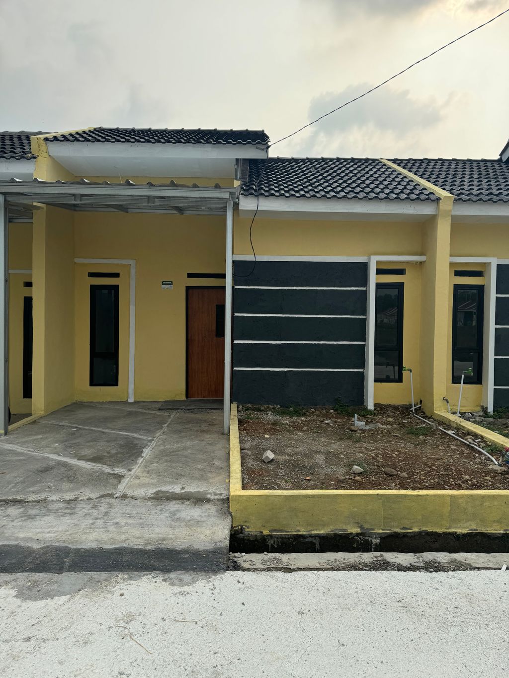 foto tampak rumah tipe 30/60 perumahan MUTIARA KARAWANG