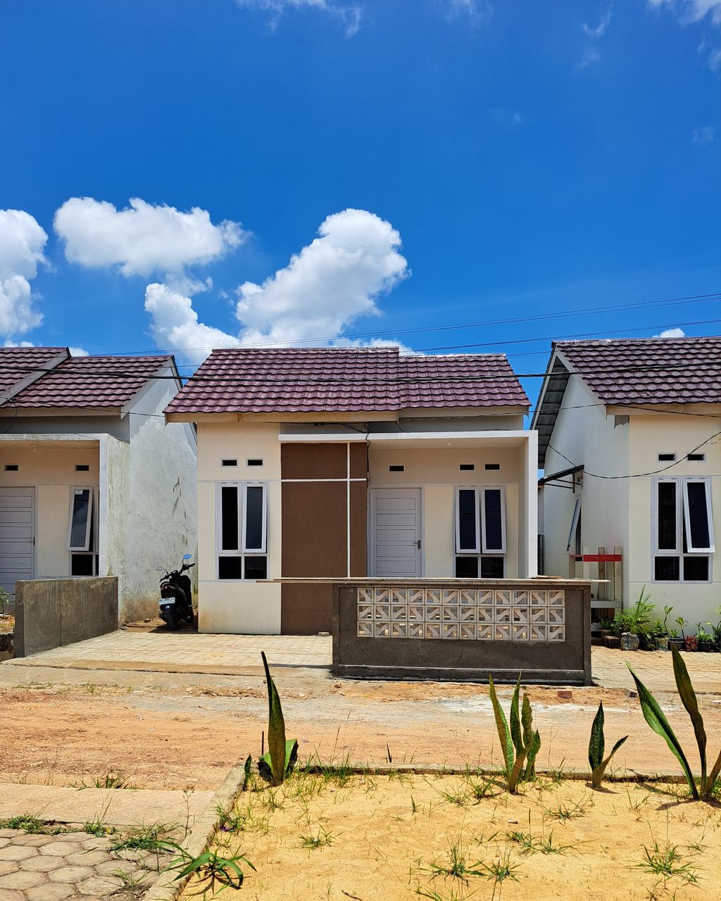foto contoh rumah perumahan Permata Mutiara