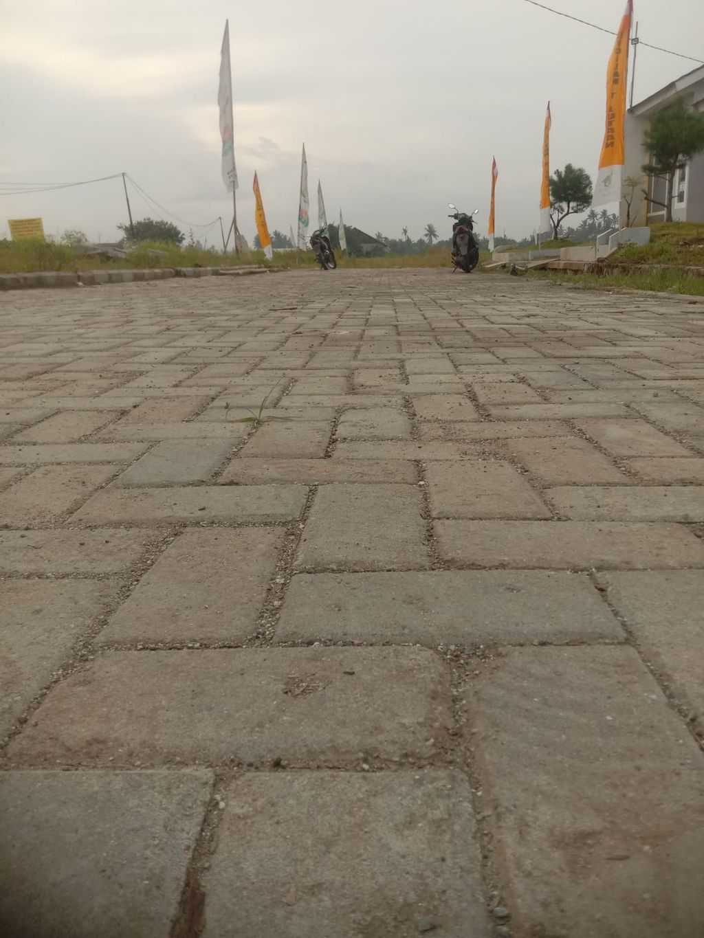 foto posisi tengah perumahan GRAND CITY SUKADIRI