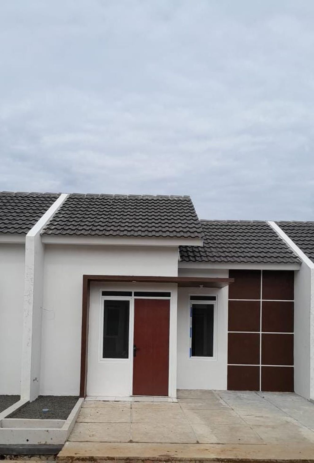 foto tampak rumah tipe 29/60 perumahan Mahkota Estate Cibunar