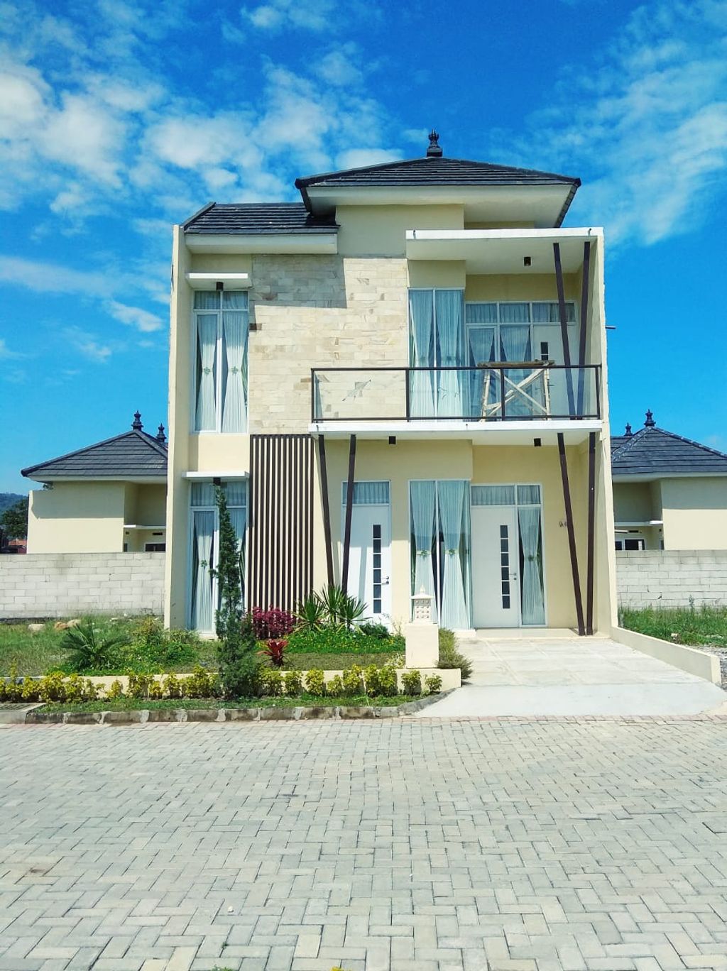 foto tampak rumah tipe 75 perumahan Mentari Permai Residence