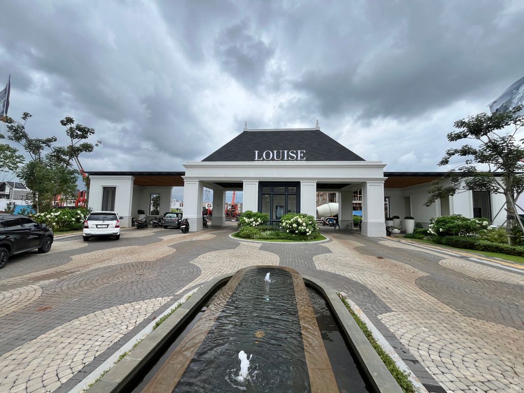 foto gerbang perumahan Cluster Louise