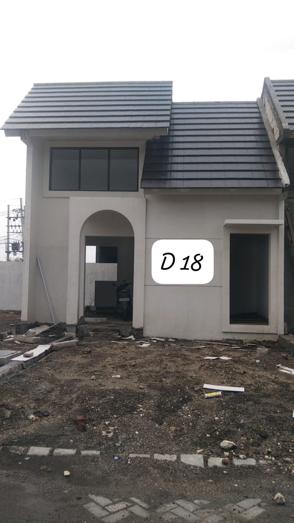 foto tampak rumah tipe Blok D-18 Fulton Hook Cluster Kensington perumahan The Anvaya Juanda