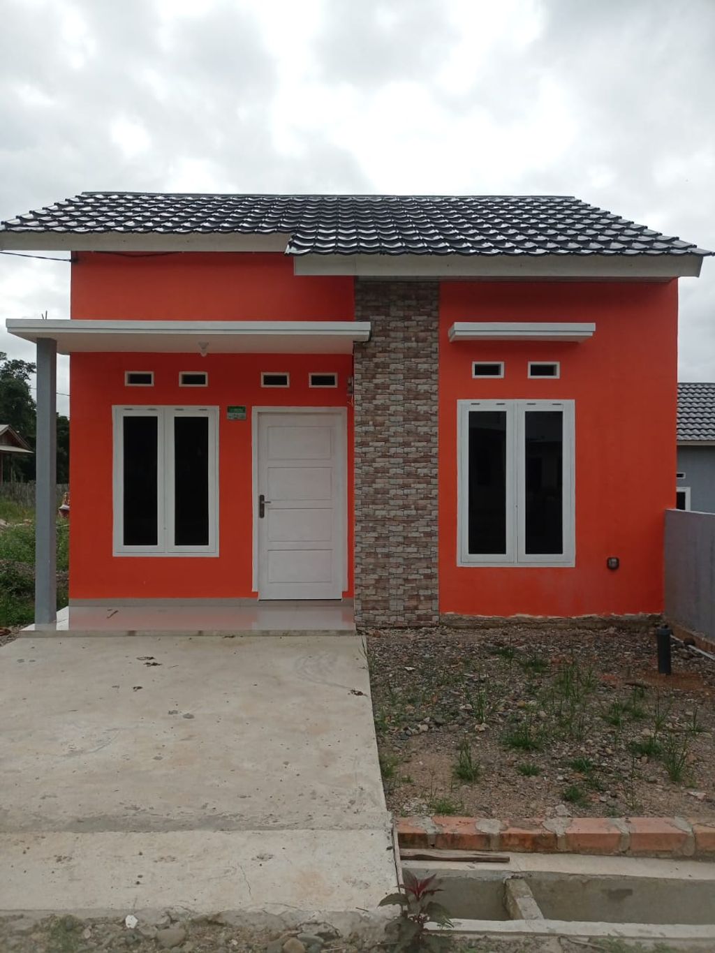 foto tampak rumah tipe 36 RSH perumahan PERUMAHAN ABIYU PRABU RESIDENCE