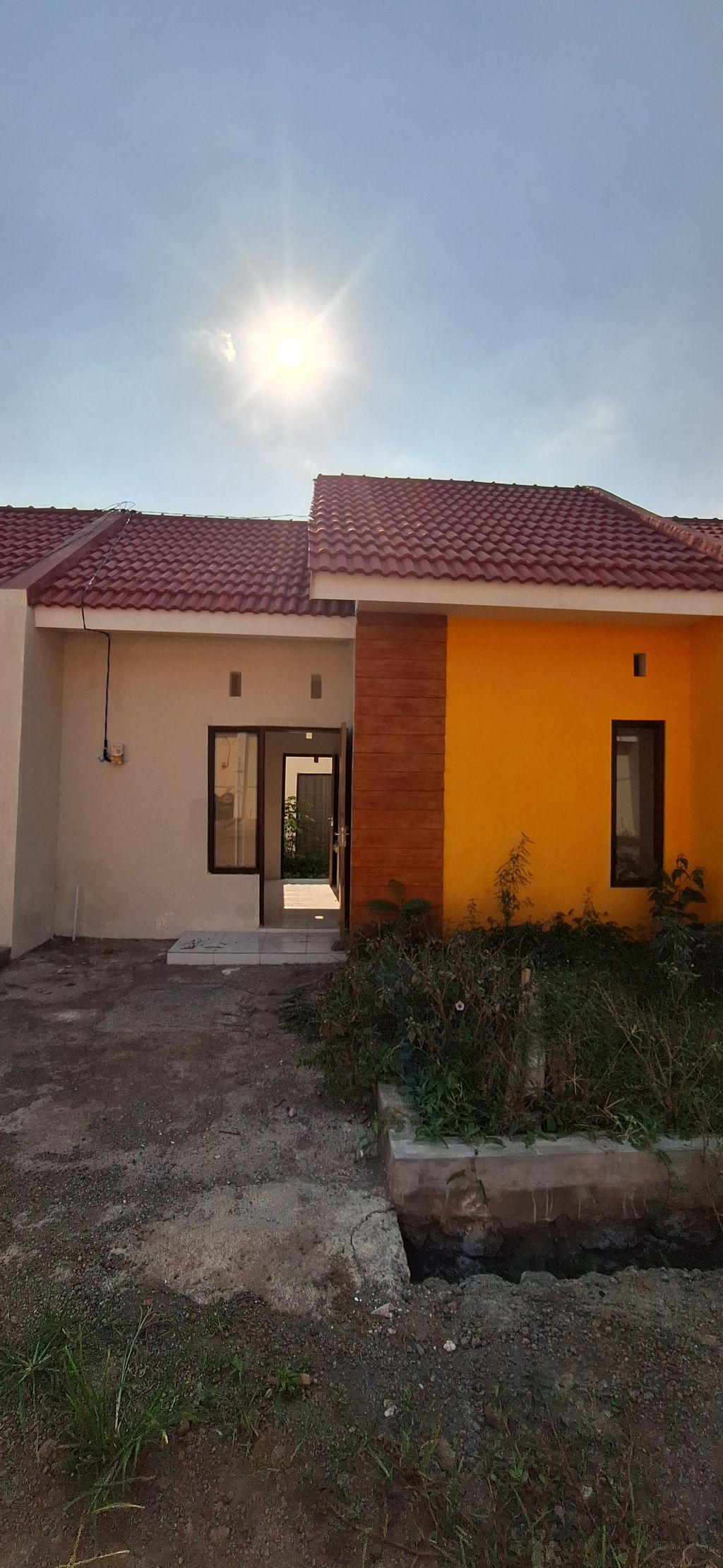 foto tampak rumah tipe 27/60 perumahan QUEEN GARDENIA 2
