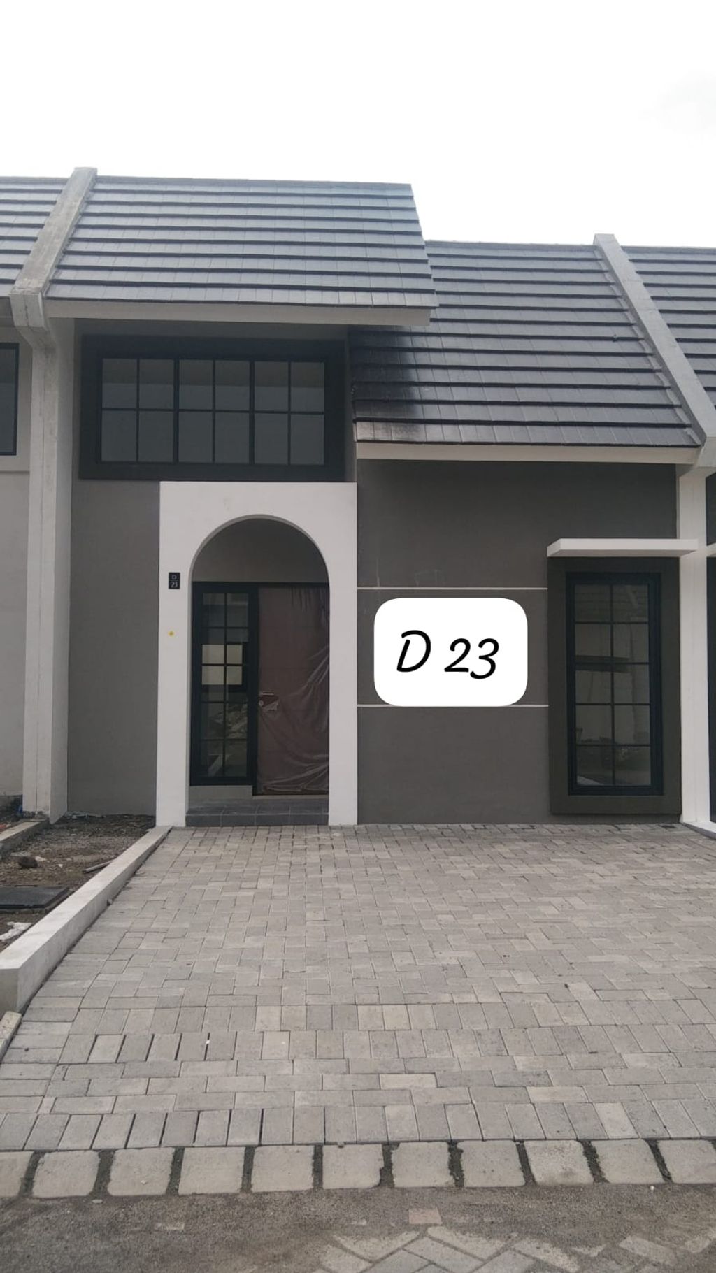foto tampak rumah tipe Blok D-23 Fulton Culster Kensington perumahan The Anvaya Juanda