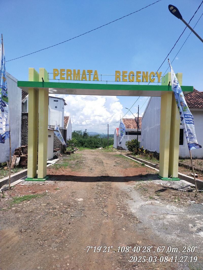 foto gerbang perumahan Permata Regency Wanareja