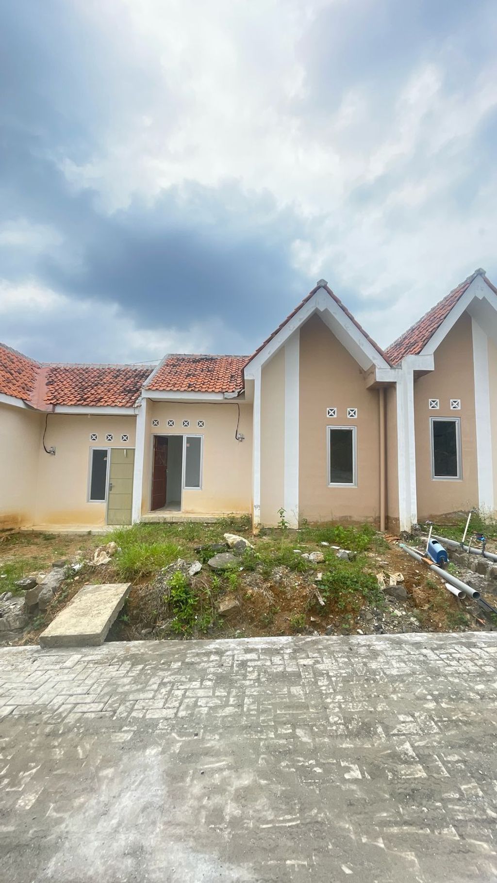 foto tampak rumah tipe 30/60 BLOK D NO 34 perumahan GRAND MAHKOTA SULTAN 4
