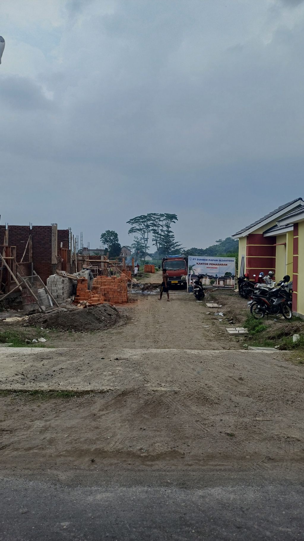 foto gerbang perumahan DEWANDARU REGENCY