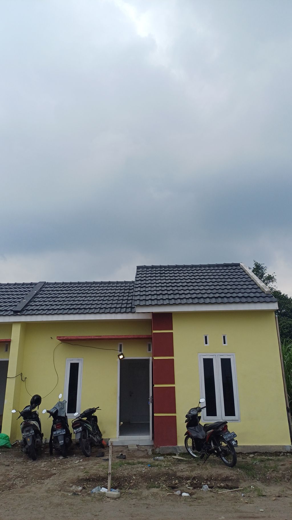 foto contoh rumah perumahan DEWANDARU REGENCY