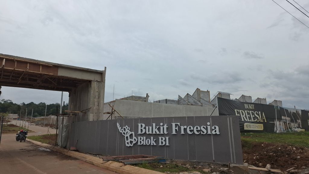 foto gerbang perumahan CITRAINDAH CITY BUKIT FREESIA