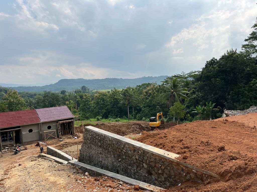 foto posisi tengah perumahan BUMI PANGADEGAN ASRI