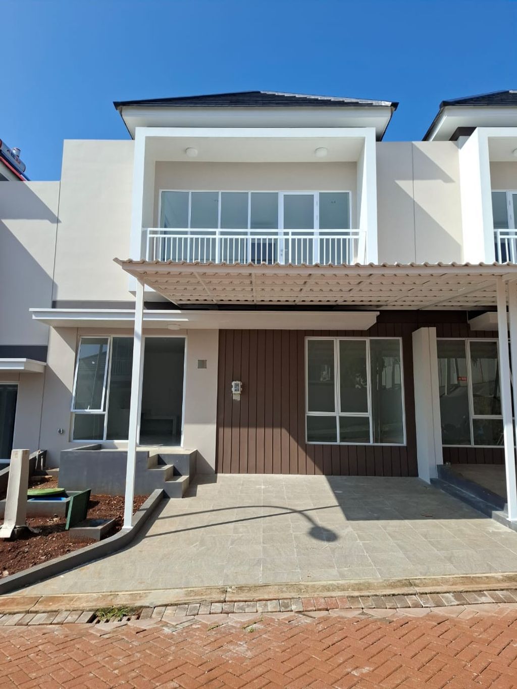 foto tampak rumah tipe PARAMOUNT VILLAGE PAPAMDAYAN 22 perumahan PARAMOUNT VILLAGE SEMARANG