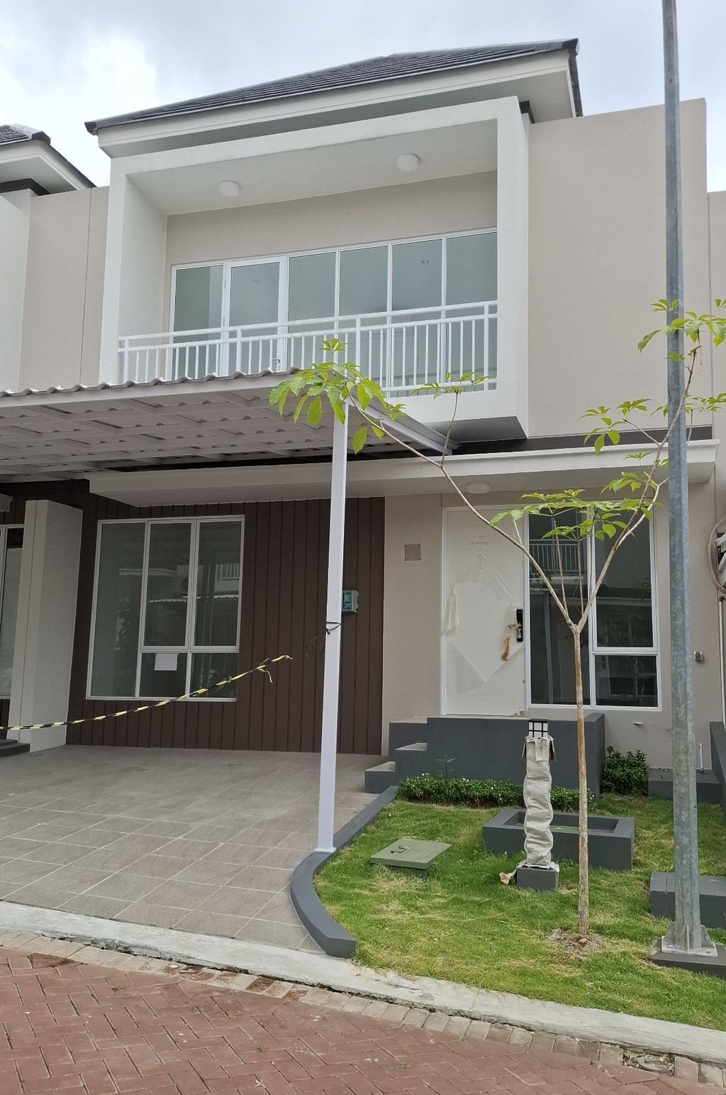 foto tampak rumah tipe PAPANDAYAN/18 perumahan PARAMOUNT VILLAGE SEMARANG