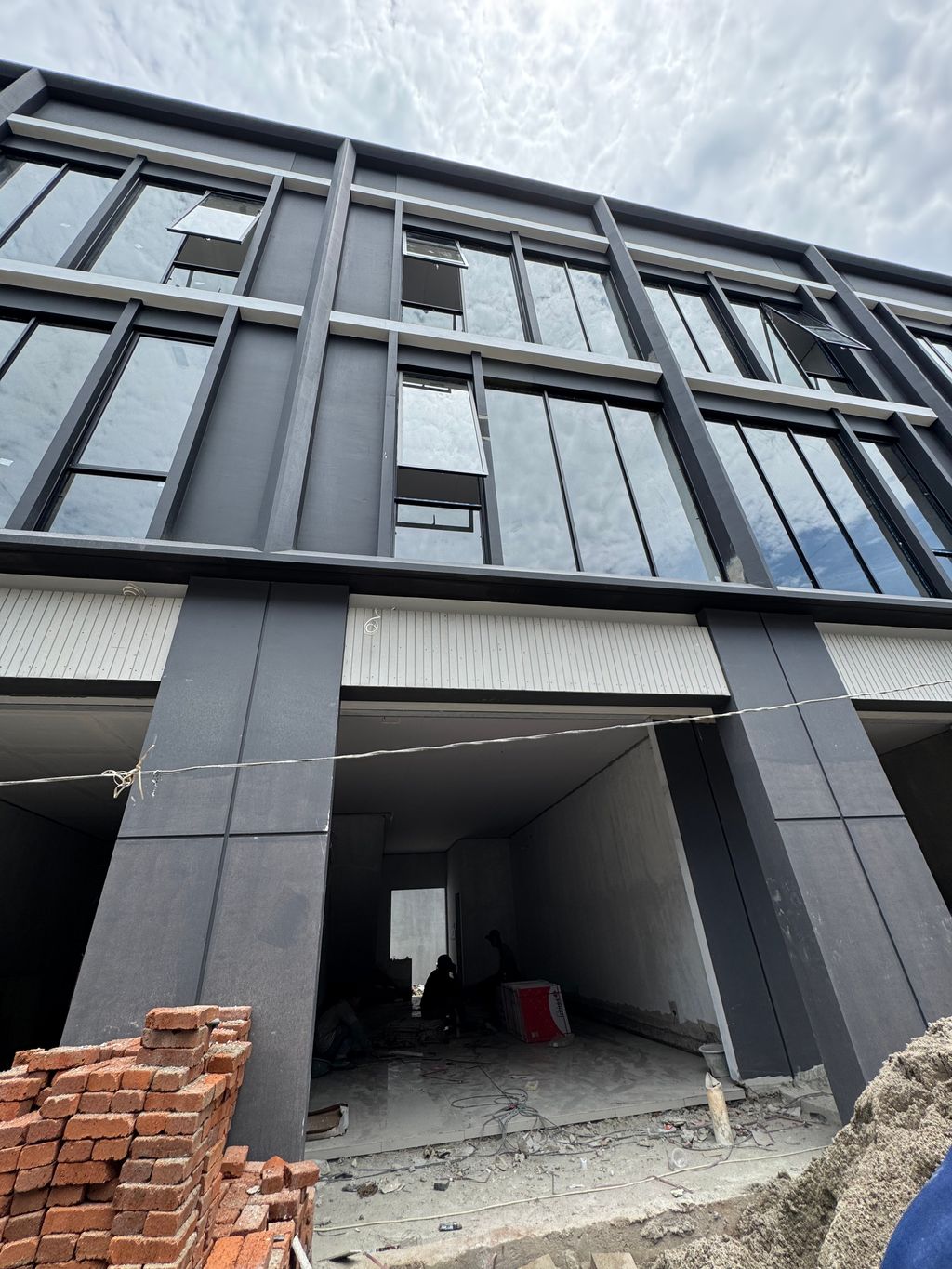 foto tampak rumah tipe HAMPTON 2/B/31 perumahan Ruko Hampton Avenue