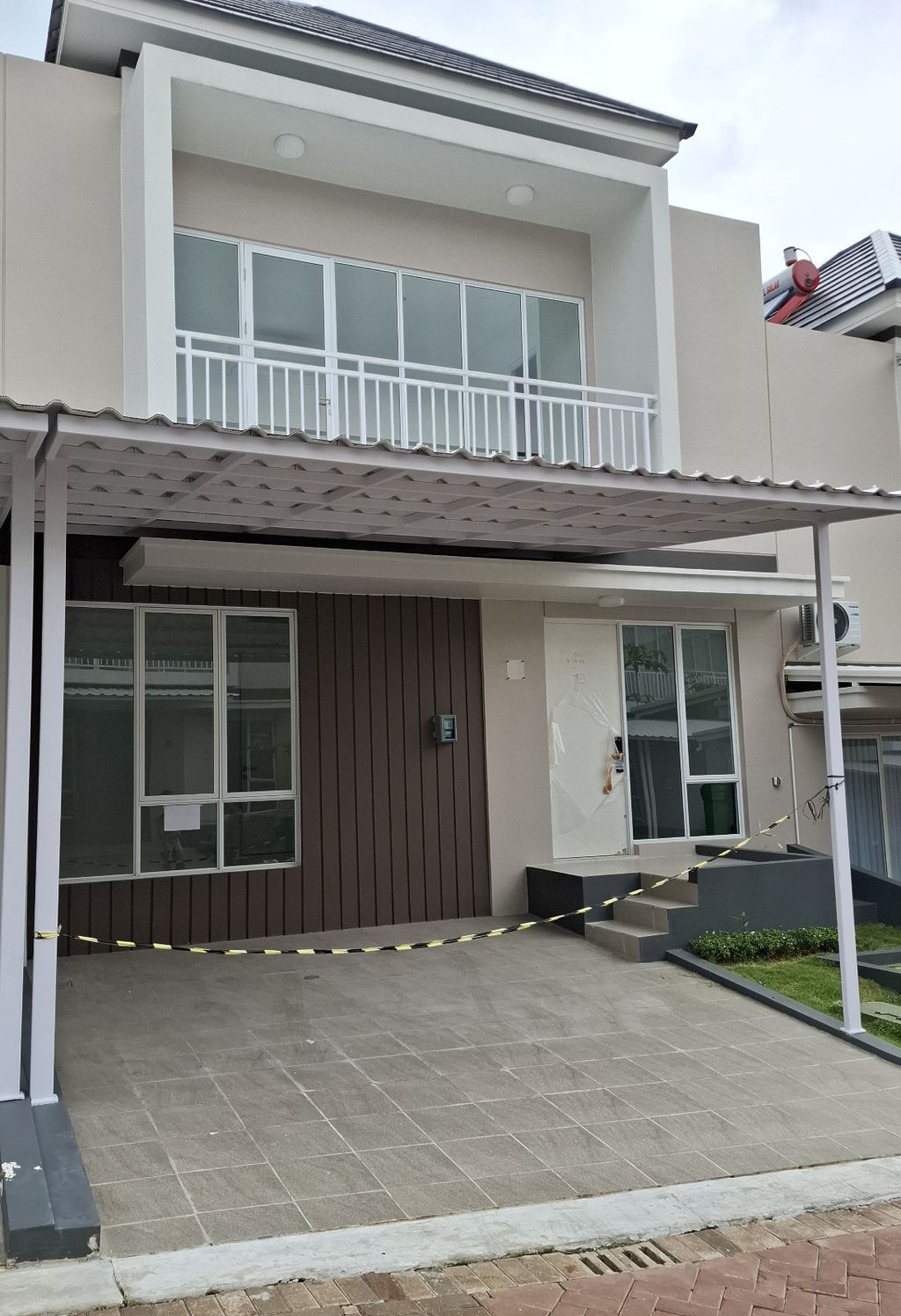 foto tampak rumah tipe PAPANDAYAN/26 perumahan PARAMOUNT VILLAGE SEMARANG
