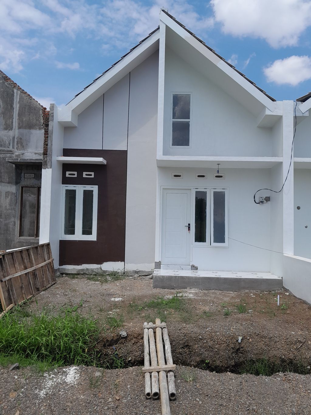 foto tampak rumah tipe 30/60 perumahan PERMATA PERMAI KEBONSARI
