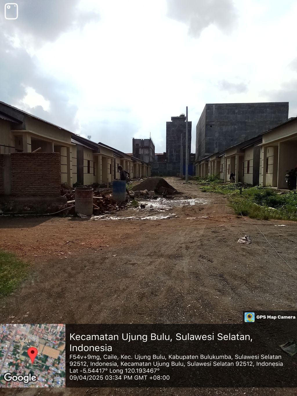 foto posisi tengah perumahan TIARA RESIDENCE 9