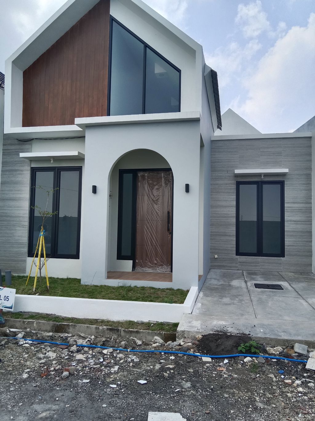 foto tampak rumah tipe KL 36/66 perumahan THE PERMATA VILLAS 2