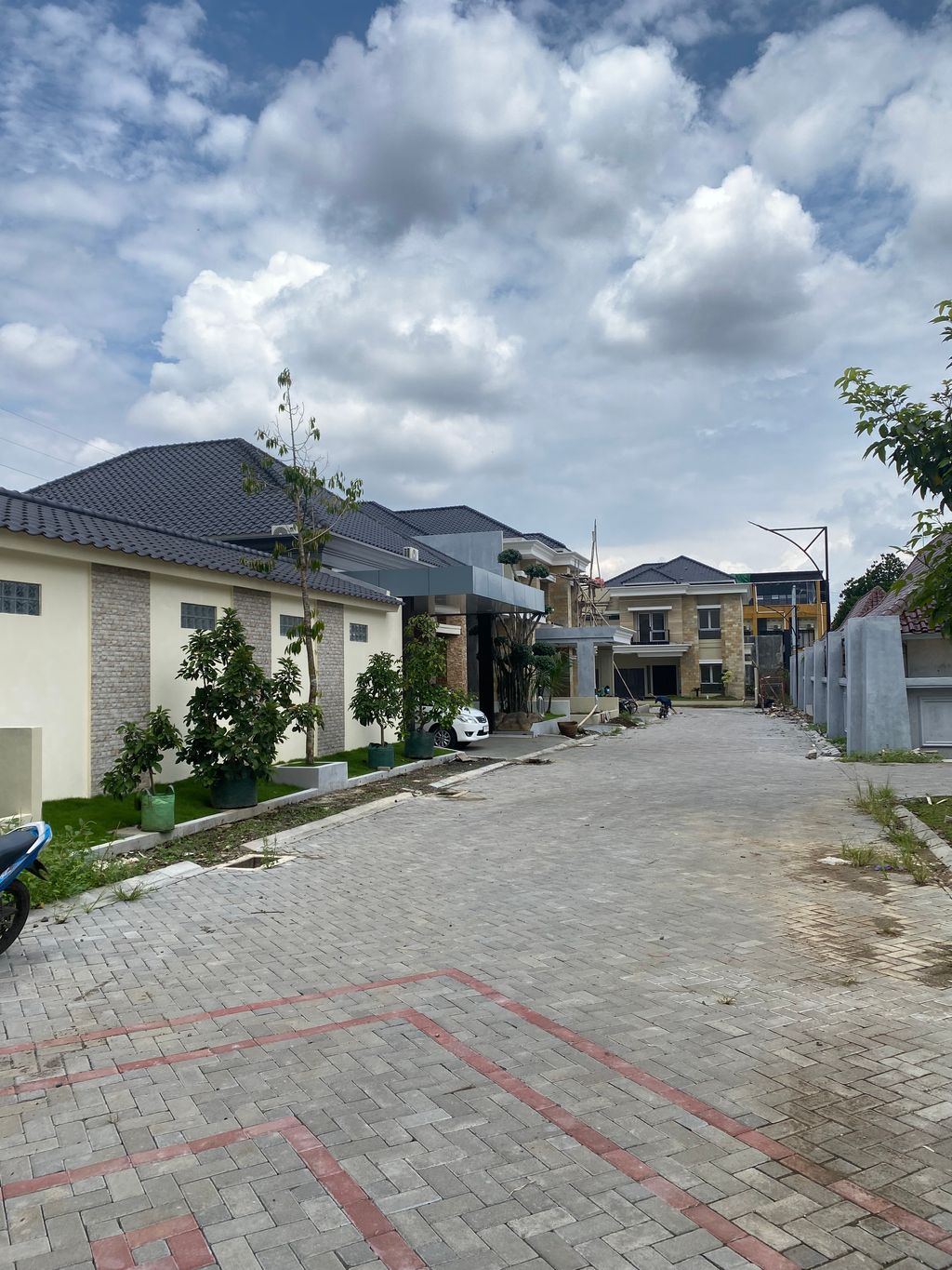 foto posisi tengah perumahan WEST POINT GRAHA TIMUR