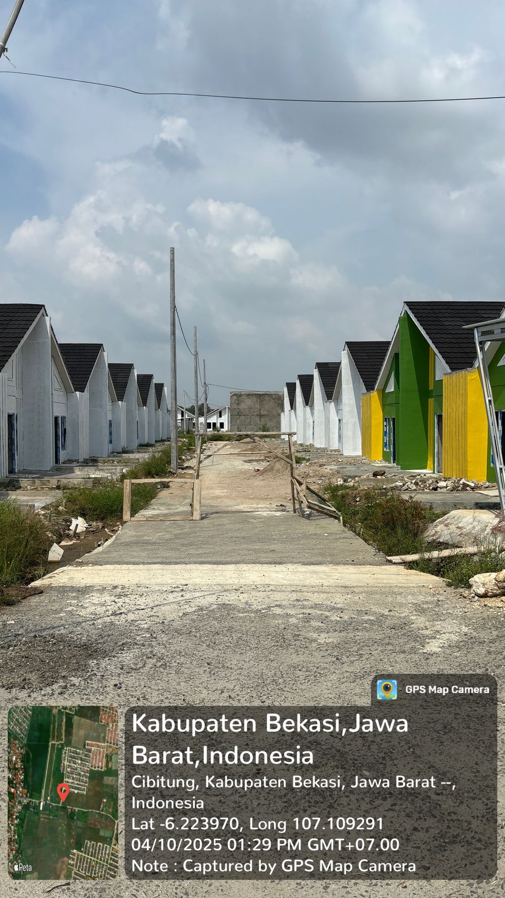 foto gerbang perumahan KARNAEN RESIDENCE KERTAMUKTI