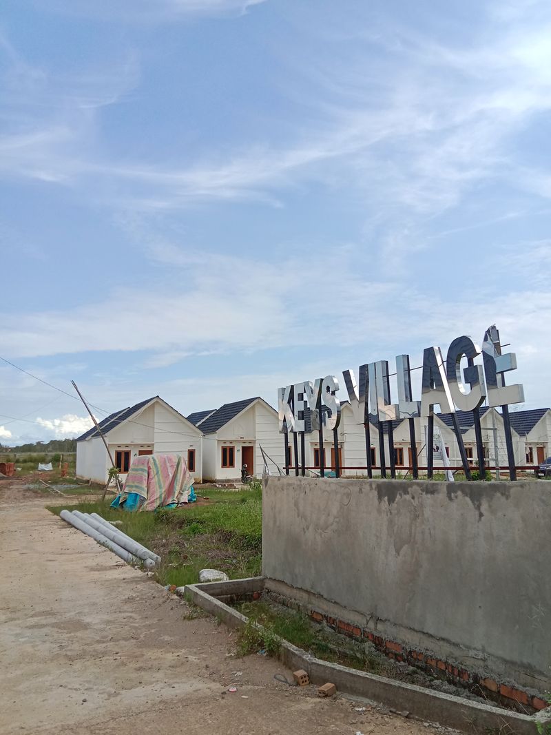 foto gerbang perumahan Key's Village