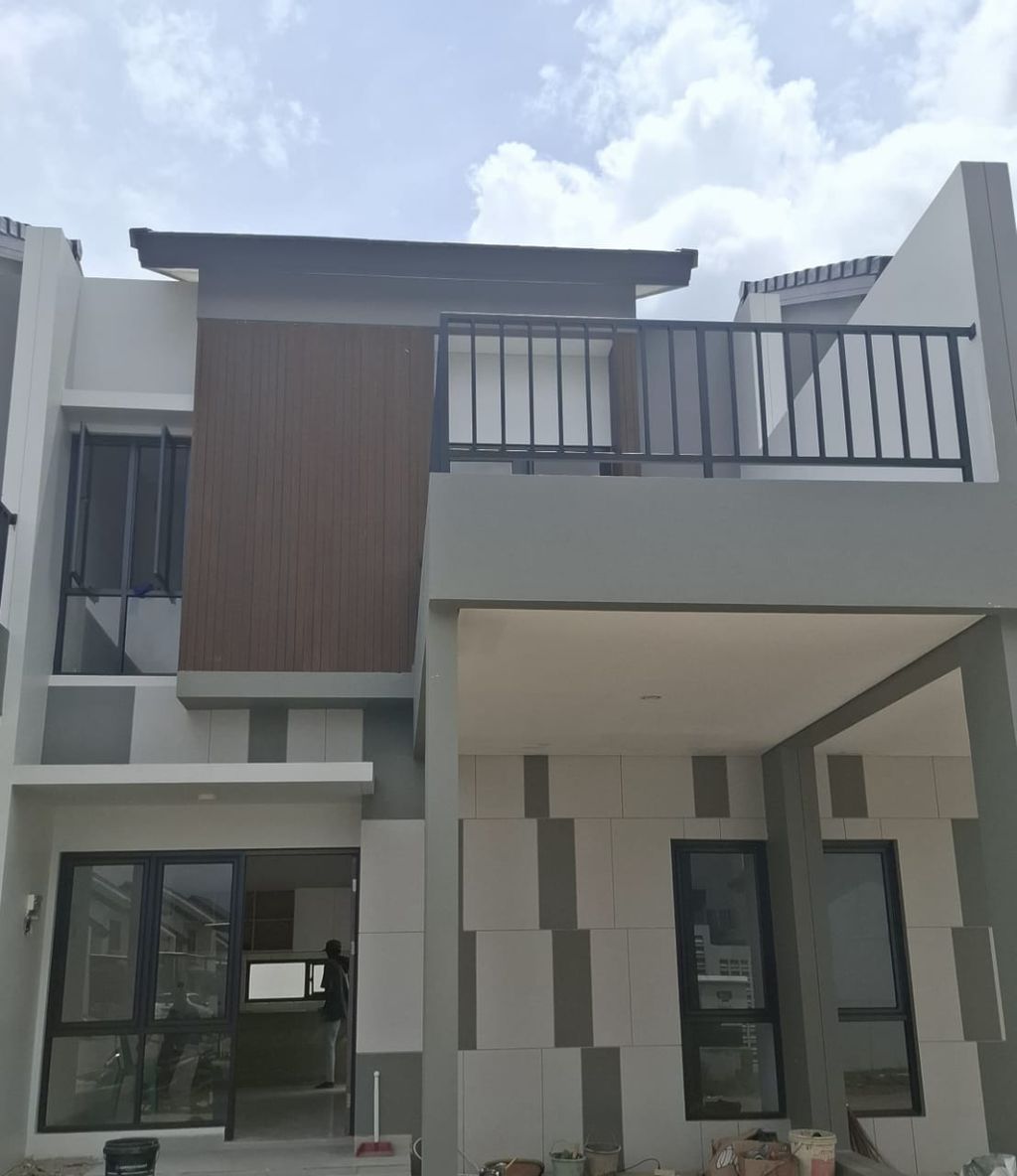 foto tampak rumah tipe SAPPHIRE BLOK B8 NO. 16 perumahan GRAND ALMAS RESIDENCE