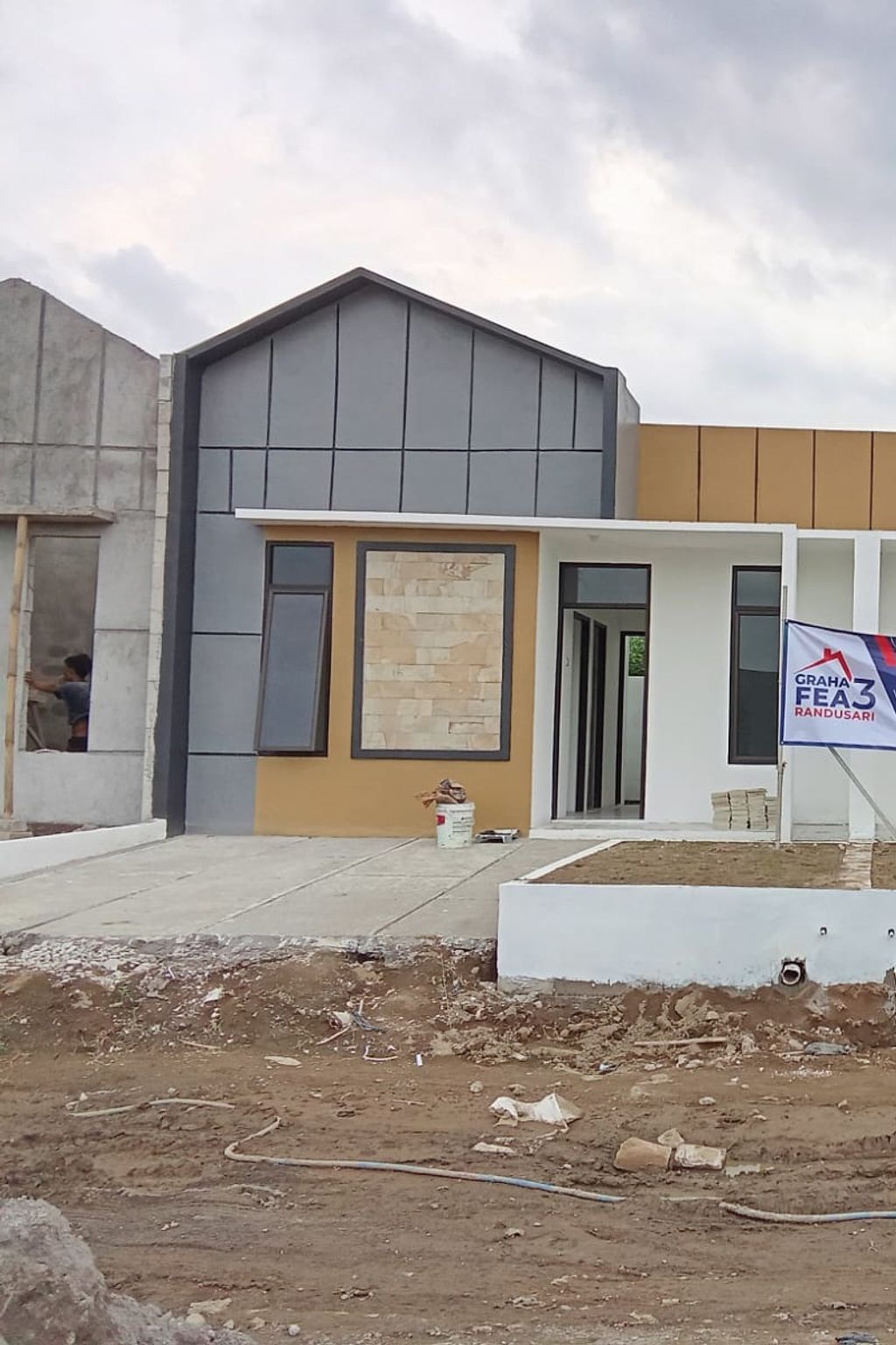 foto tampak rumah tipe 30/72 perumahan GRAHA FEA 3
