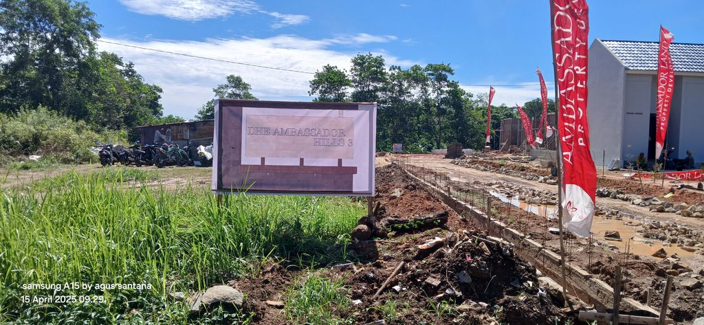 foto gerbang perumahan DE AMBASSADOR HILLS 3