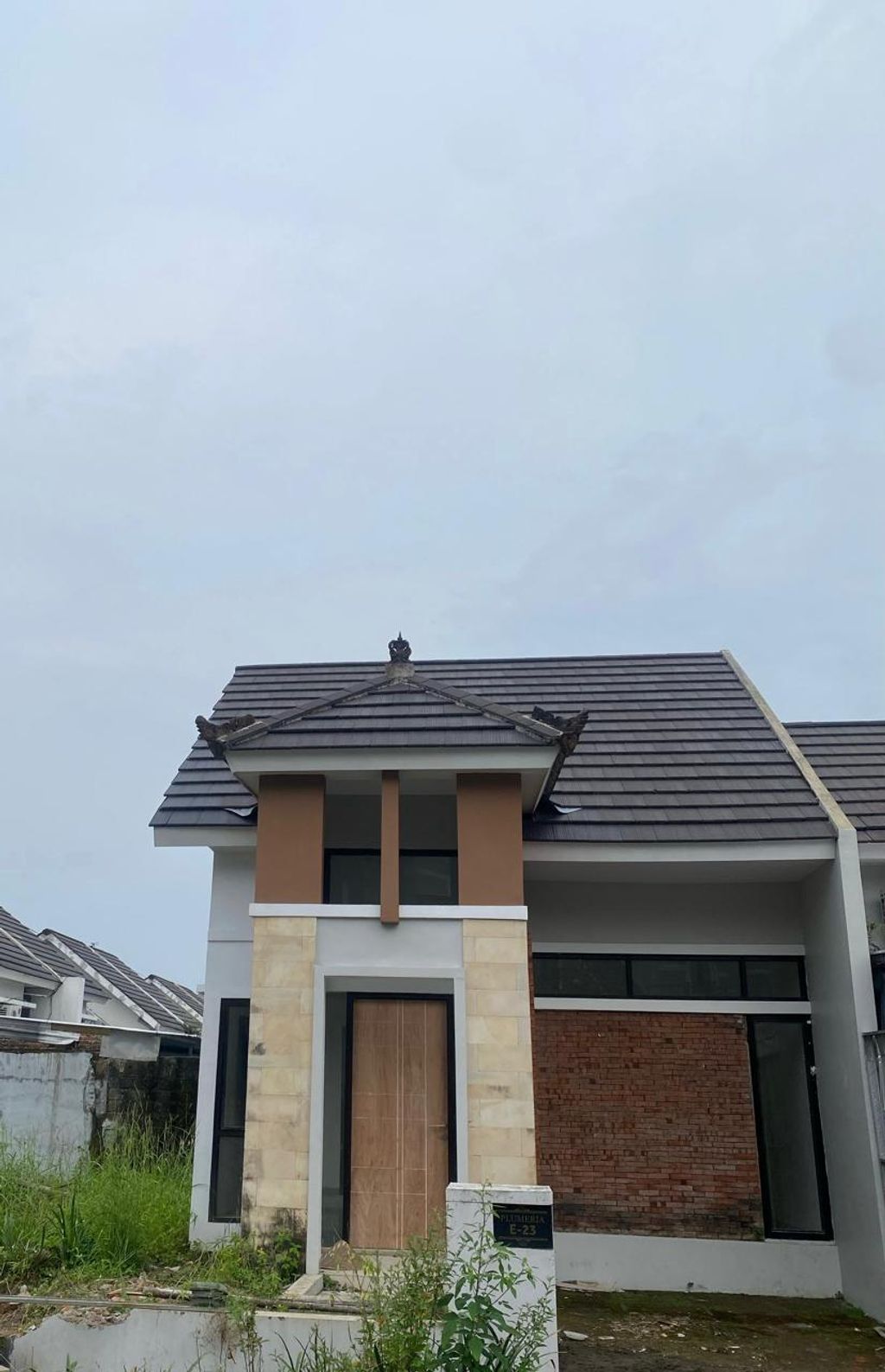 foto tampak rumah tipe PLUMERIA 45/147 A perumahan BERNADY LAND SLAWU