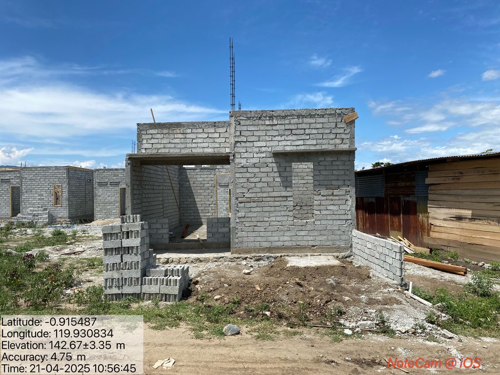 foto tampak rumah tipe 36/98 perumahan LUXURIA REGENCY