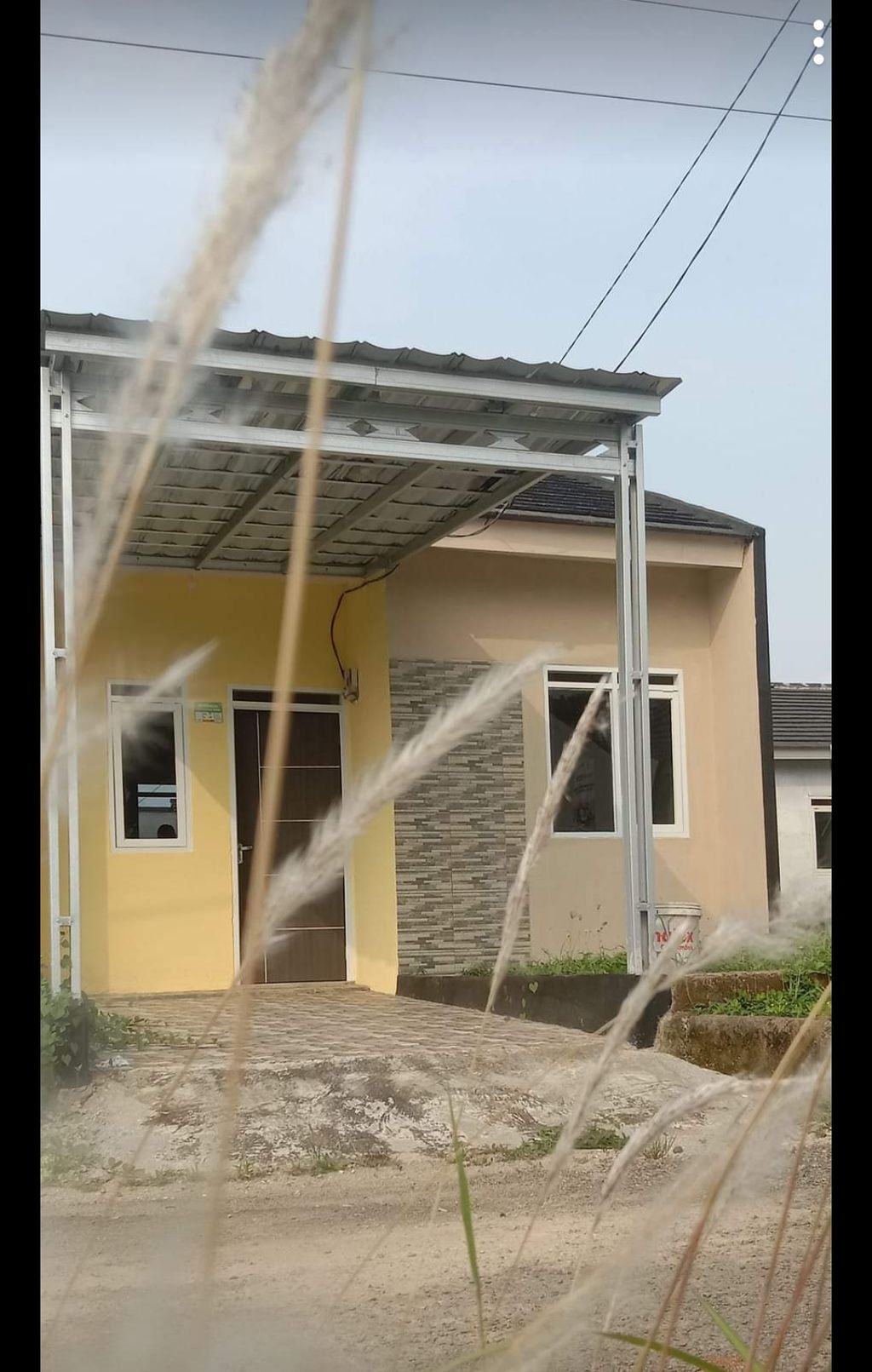 foto tampak rumah tipe Subsidi (30/60) perumahan Griya Parahyangan Kencana