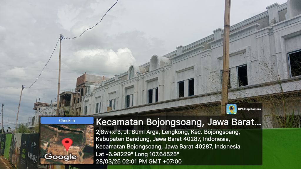 foto posisi tengah perumahan Podomoro Park Bandung (RUKO LA PLAZA)