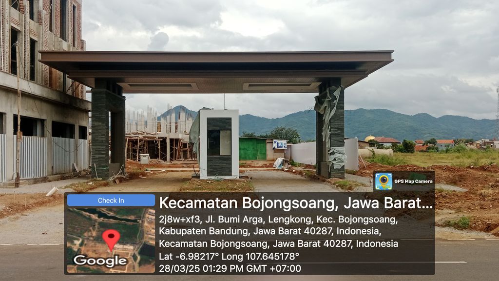 foto gerbang perumahan Podomoro Park Bandung (RUKO LA PLAZA)