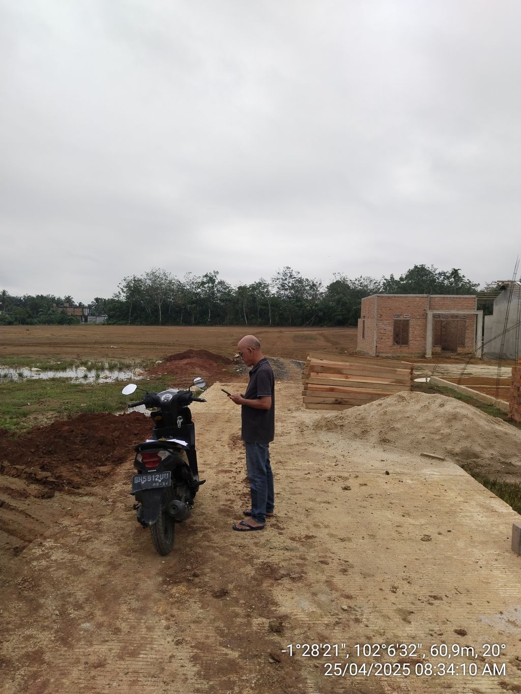foto gerbang perumahan GRAHA NUSA INDAH 2