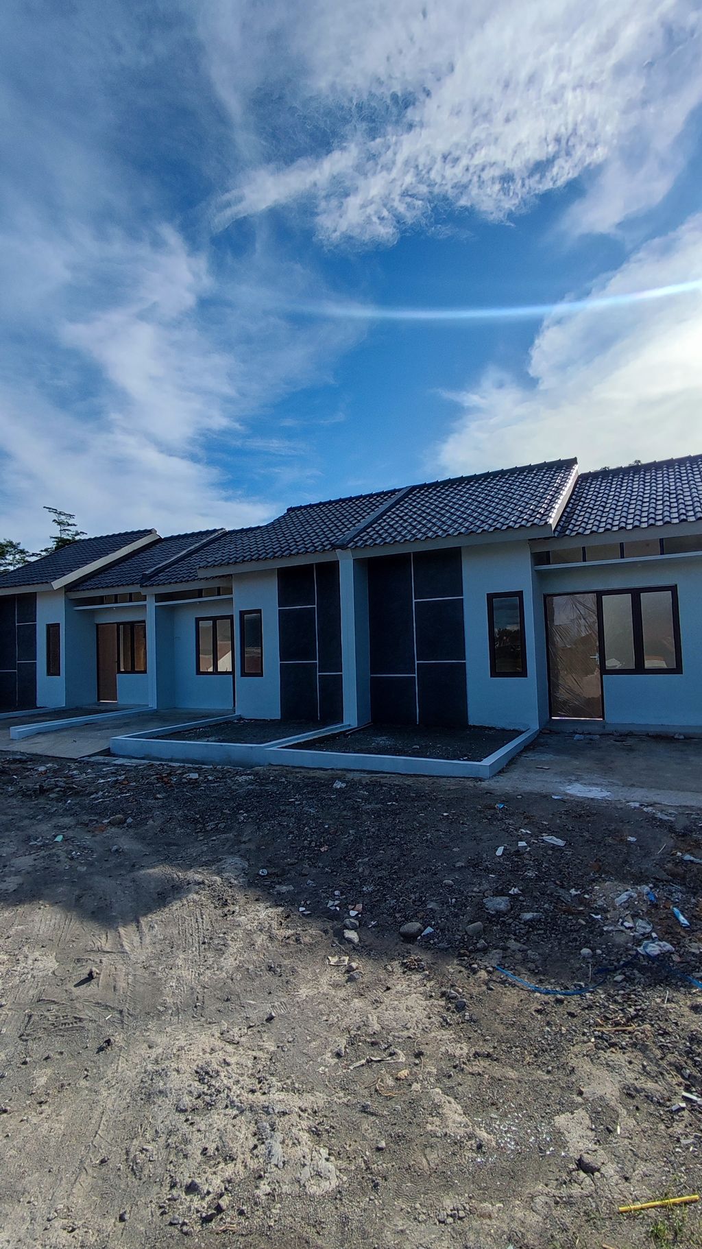foto tampak rumah tipe 30/60 perumahan THE NAVAYA TERAS