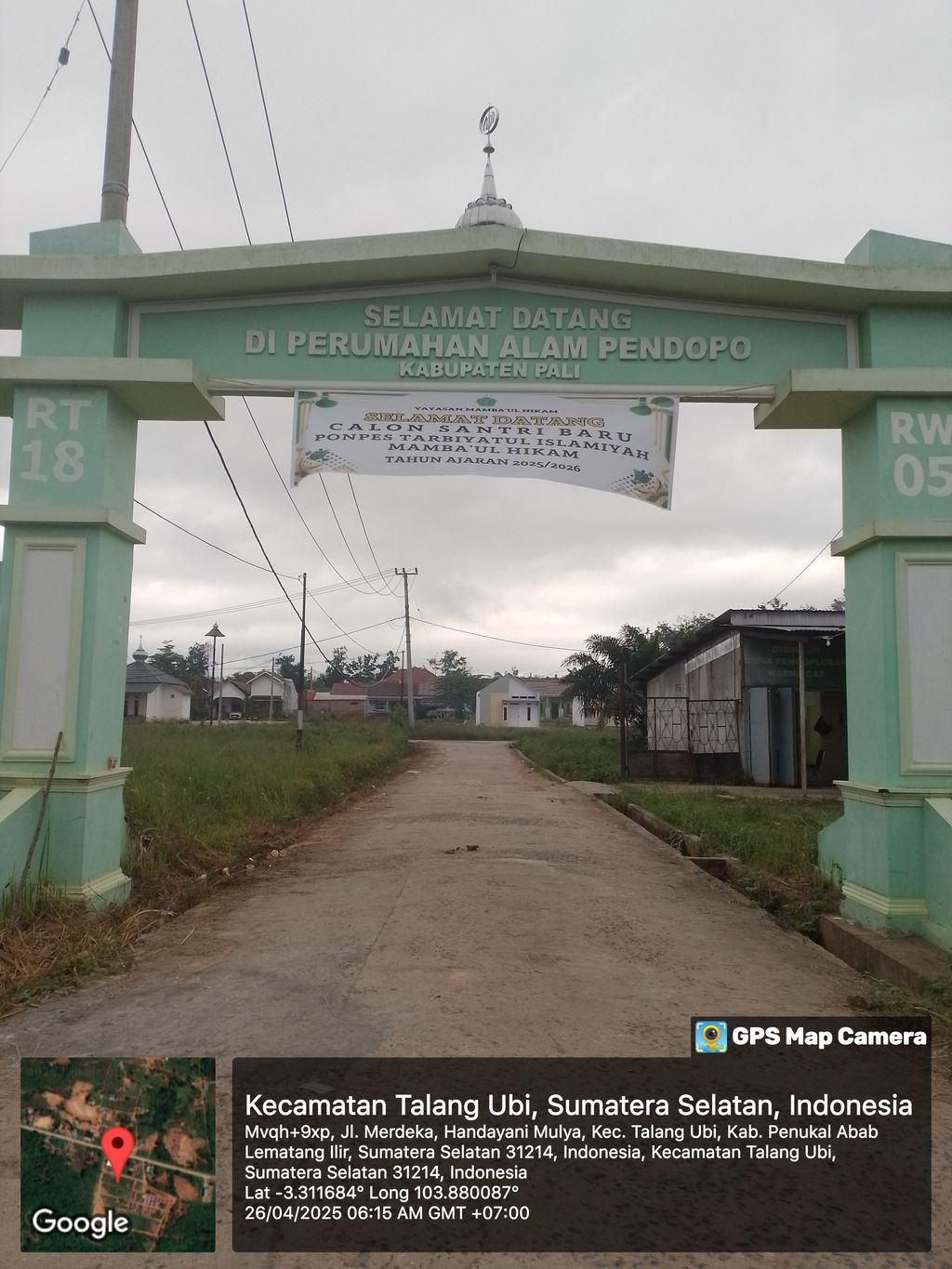 foto gerbang perumahan Alam Pendopo