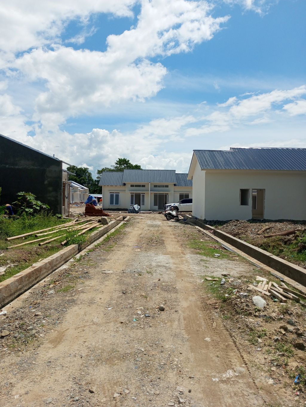 foto posisi tengah perumahan SM RESIDENCE 3 BENTENG