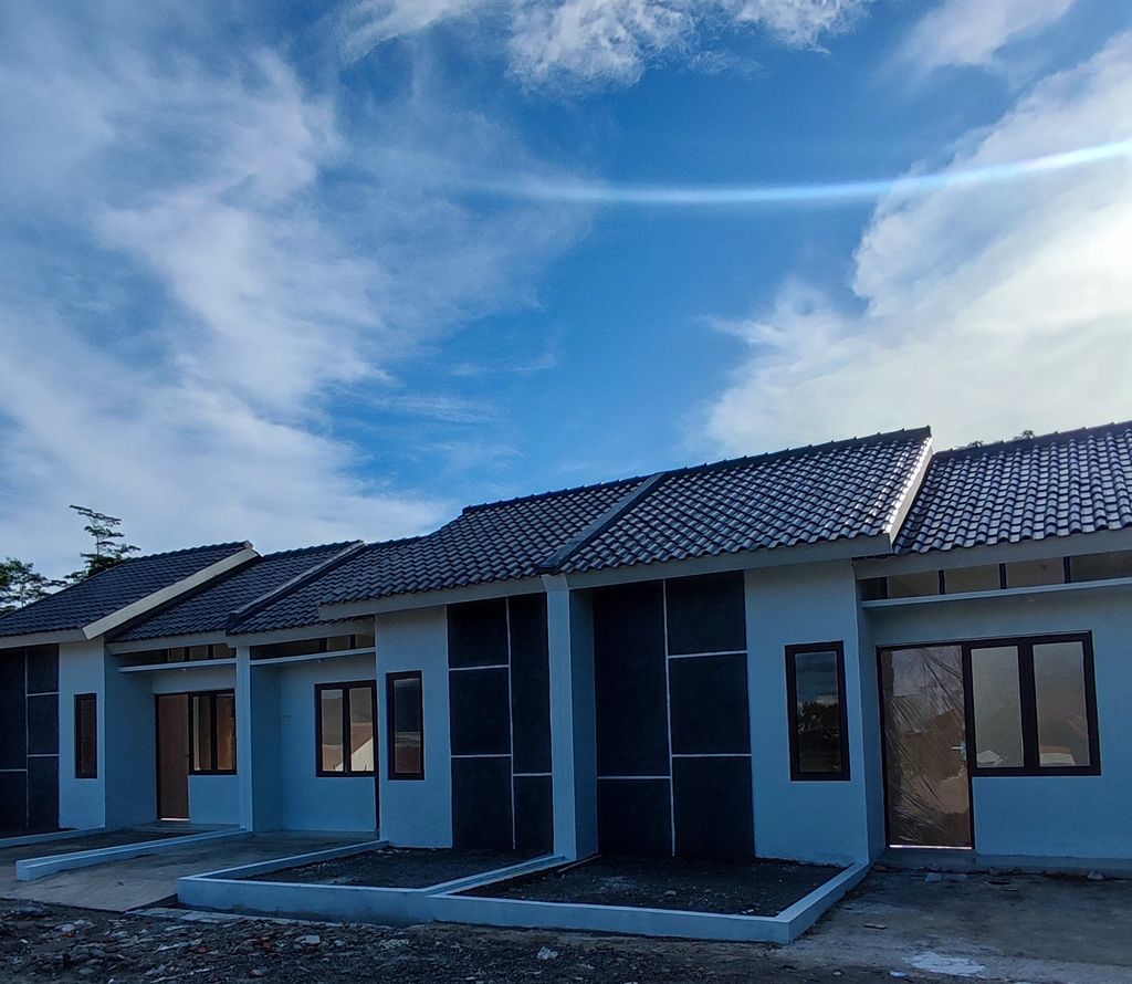 foto tampak rumah tipe 30/74 perumahan THE NAVAYA TERAS