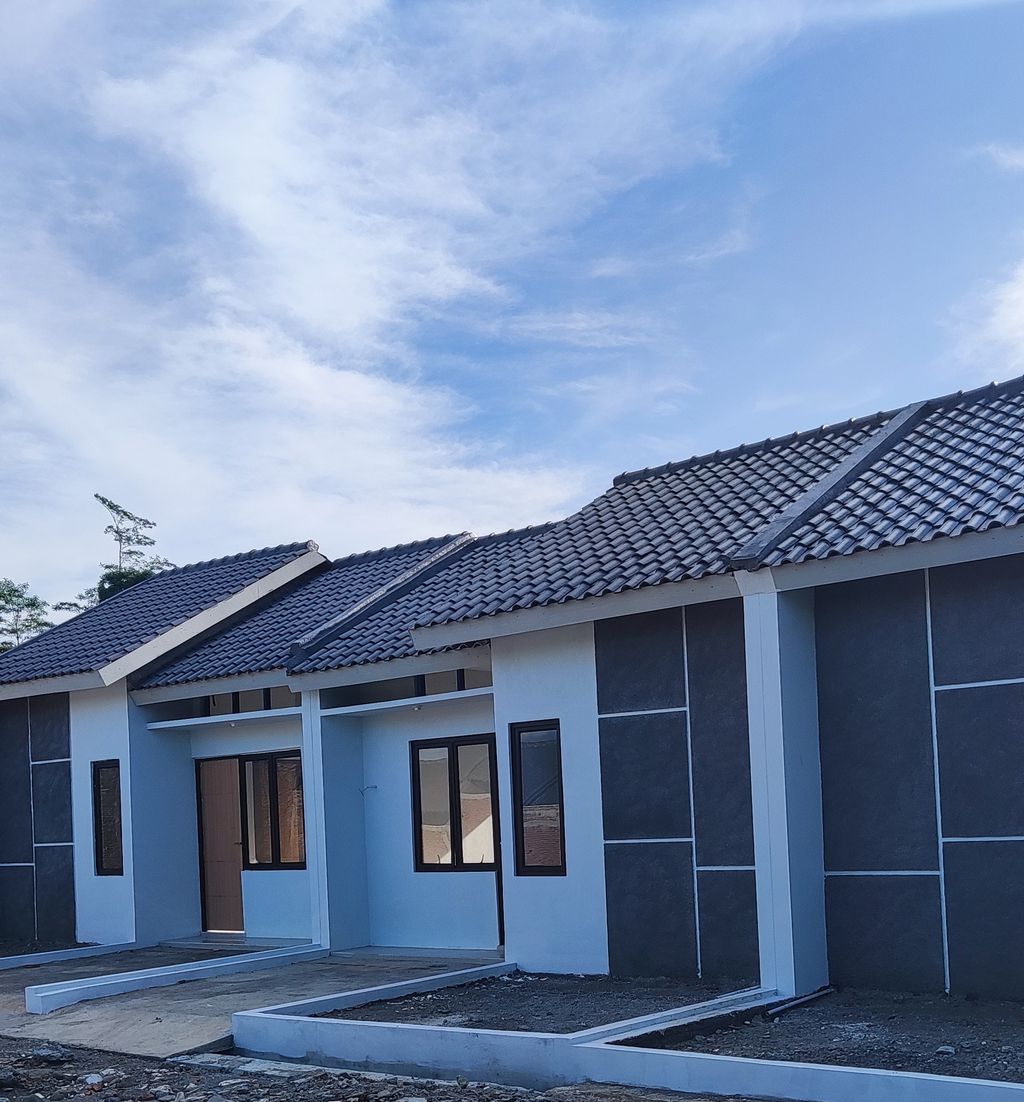 foto tampak rumah tipe 30/70 perumahan THE NAVAYA TERAS