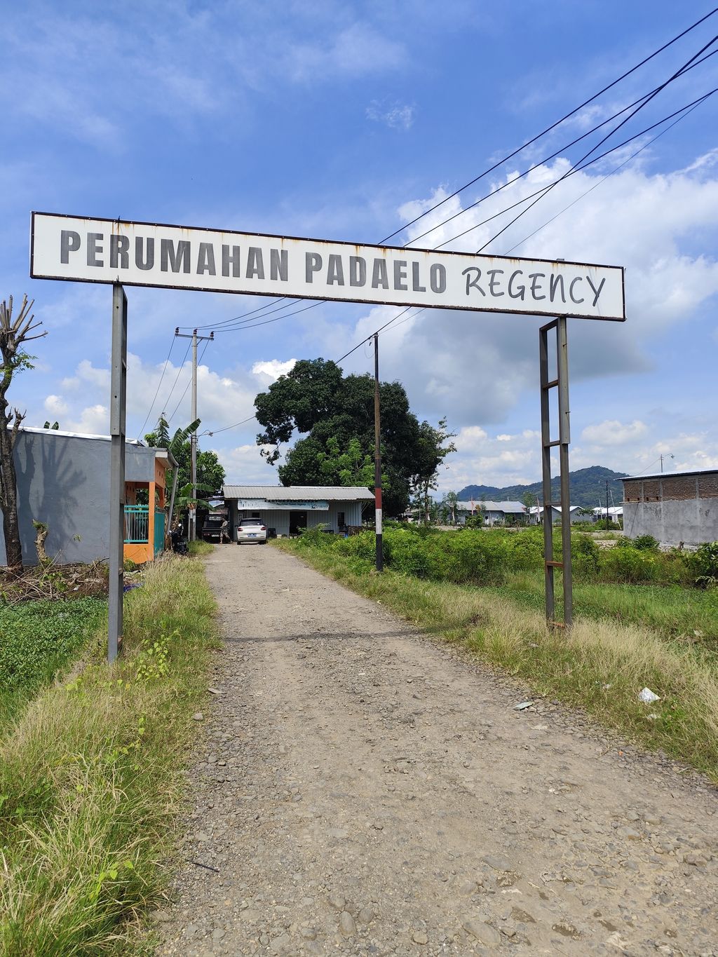 foto gerbang perumahan PADAELO REGENCY 2