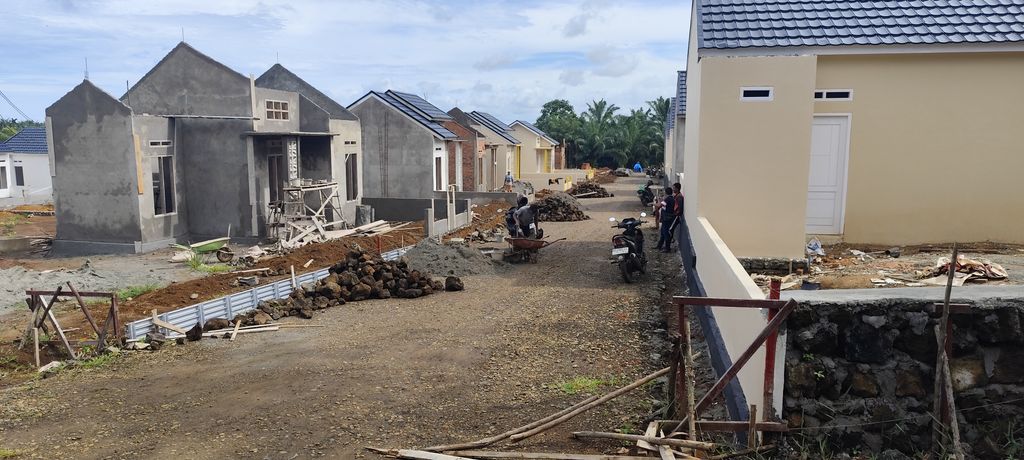 foto gerbang perumahan GRIYA LAKSITA 4
