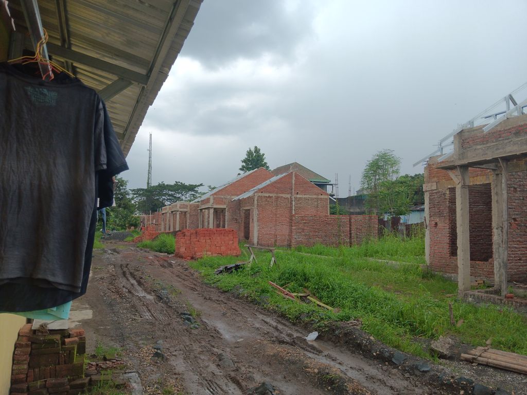foto posisi tengah perumahan griya asri balapulang kulon