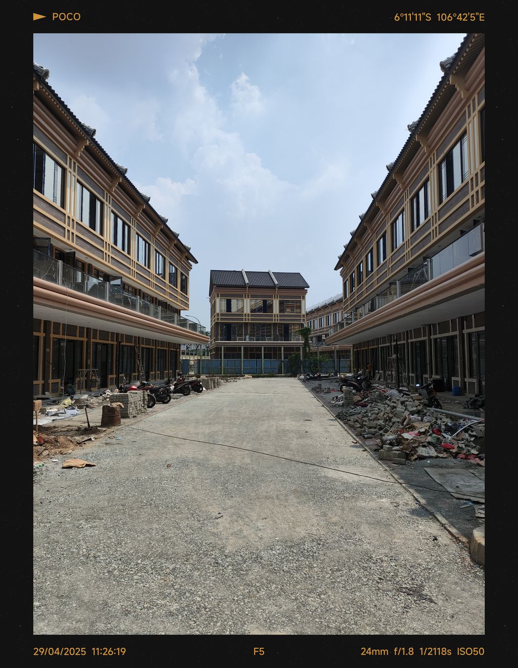 foto posisi tengah perumahan RUKAN KOREAN TOWN