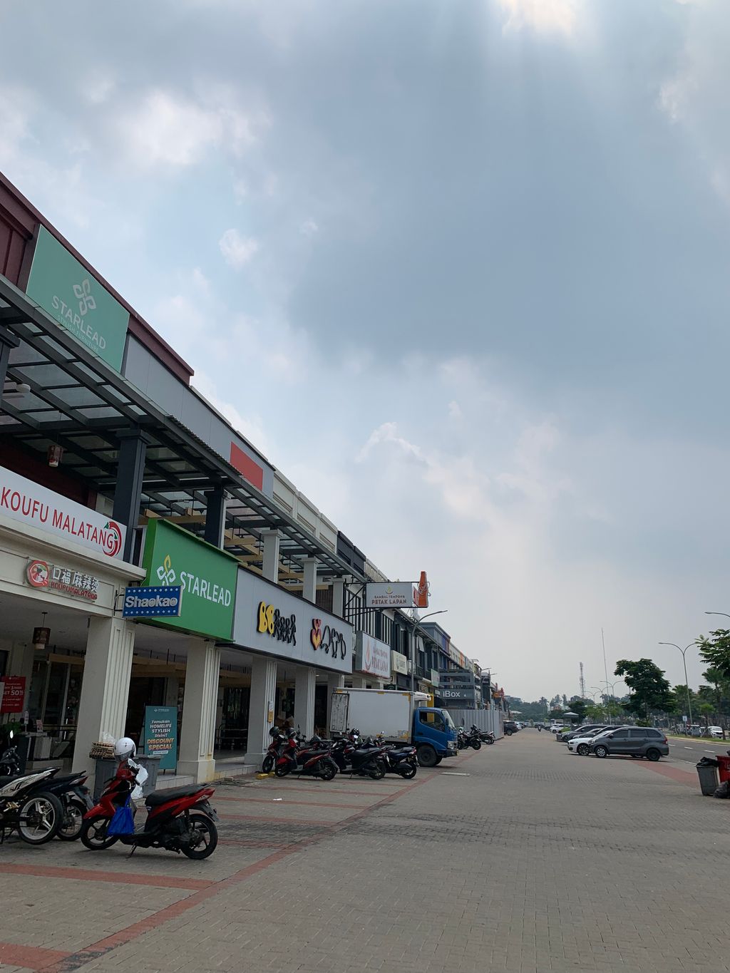 foto gerbang perumahan RUKO MADISON GRANDE